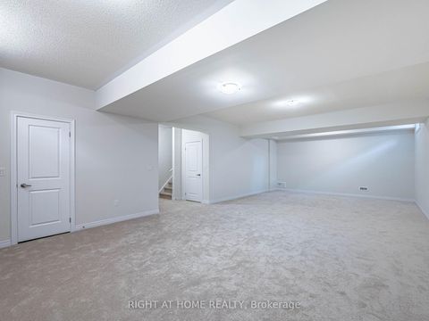 Photo 43 at 16 Charing Cross Gate, GO Glenorchy, Oakville