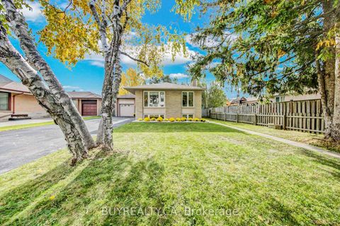 Photo 3 at 5 Baintree Street E, Bathurst Manor, Toronto