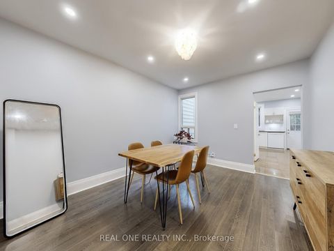 Photo 2 at 611 Davenport Road, Casa Loma, Toronto