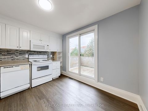 Photo 19 at 611 Davenport Road, Casa Loma, Toronto