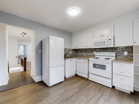 Photo 20 at 611 Davenport Road, Casa Loma, Toronto