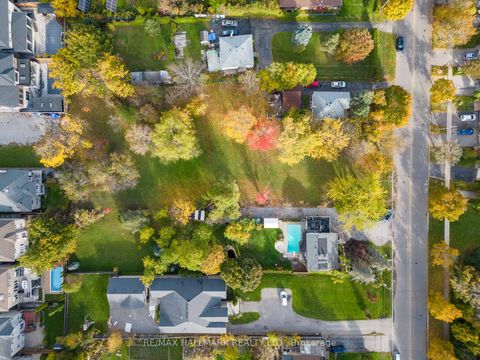 Photo 7 at 162 Weldrick Road W, North Richvale, Richmond Hill