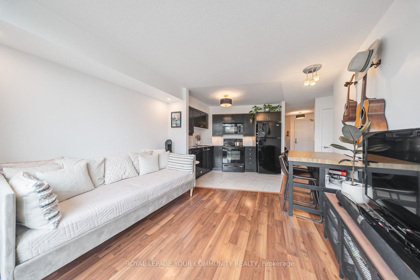 Photo 8 at 716 - 18 Valley Woods Road, Donalda, Toronto Photo 8 at 716 - 18 Valley Woods Road, Donalda, Toronto