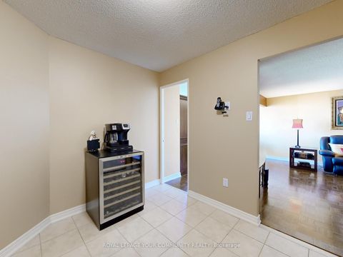 Photo 12 at 1611 - 61 Markbrook Lane, Jamestown, Toronto