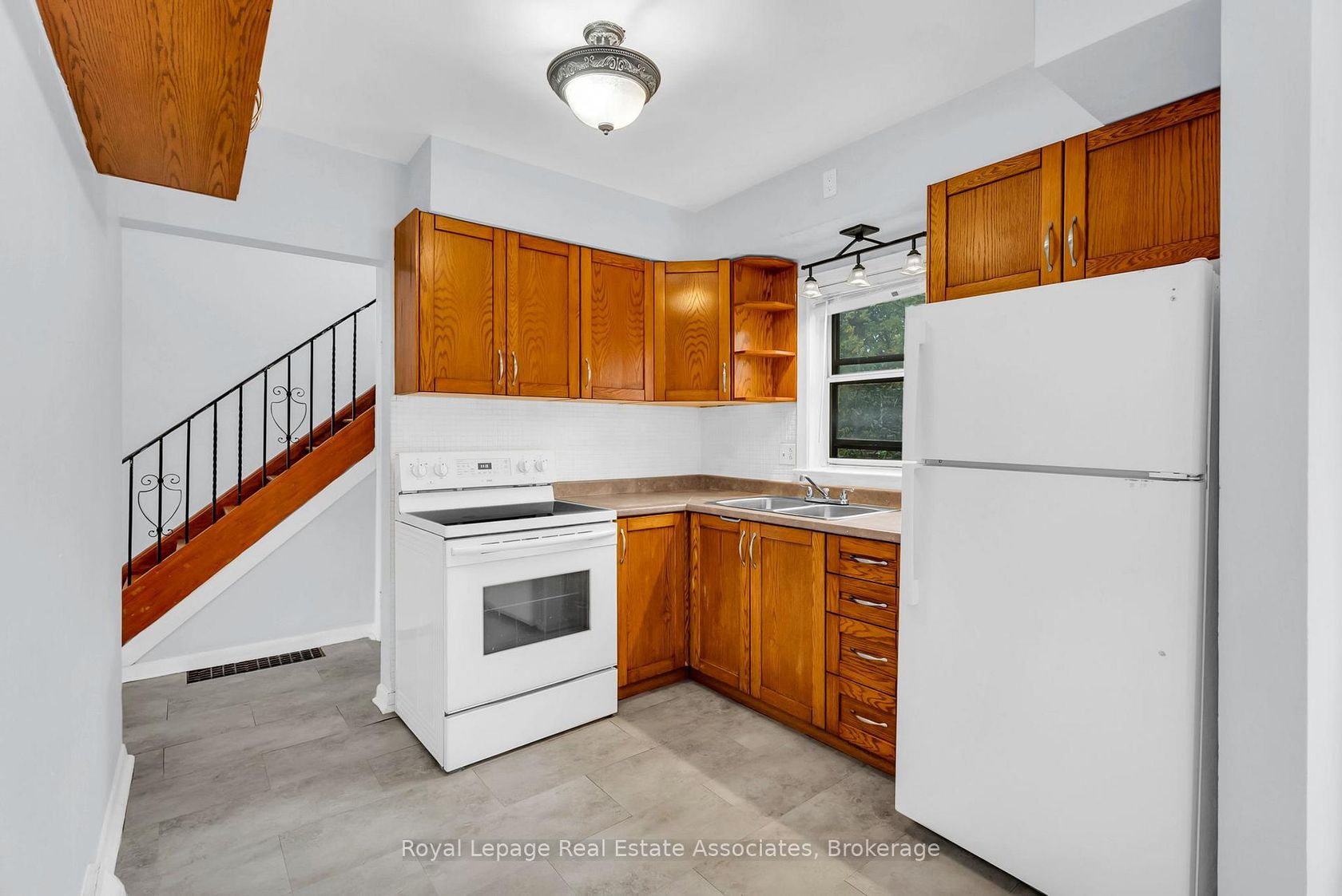 Photo 11 at 3032 Keele Street, CFB, Toronto Photo 11 at 3032 Keele Street, CFB, Toronto