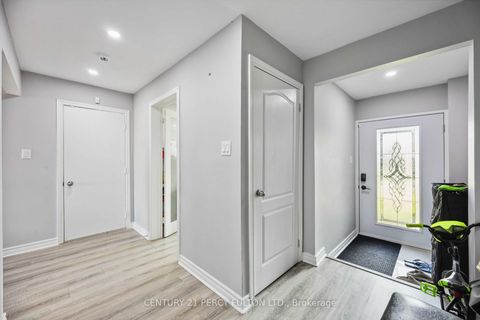 Photo 5 at 47 Woolenscote Circle, Clairville, Toronto