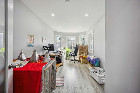 Photo 9 at 47 Woolenscote Circle, Clairville, Toronto