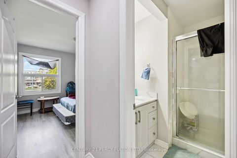 Photo 11 at 47 Woolenscote Circle, Clairville, Toronto
