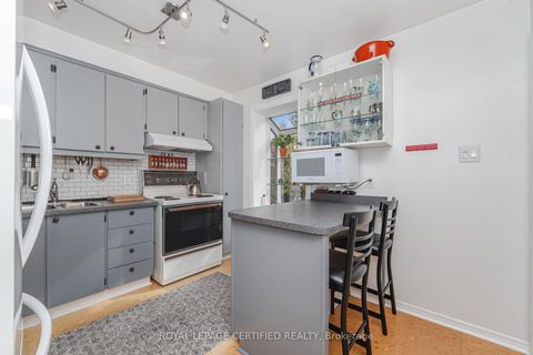 Photo 12 at 11 Longboat Avenue, Waterfront Communities C8, Toronto