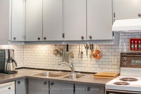 Photo 13 at 11 Longboat Avenue, Waterfront Communities C8, Toronto