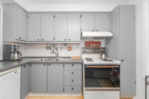 Photo 14 at 11 Longboat Avenue, Waterfront Communities C8, Toronto