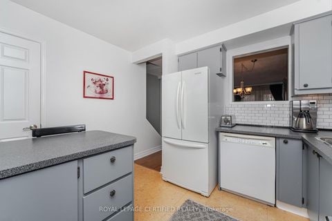 Photo 16 at 11 Longboat Avenue, Waterfront Communities C8, Toronto