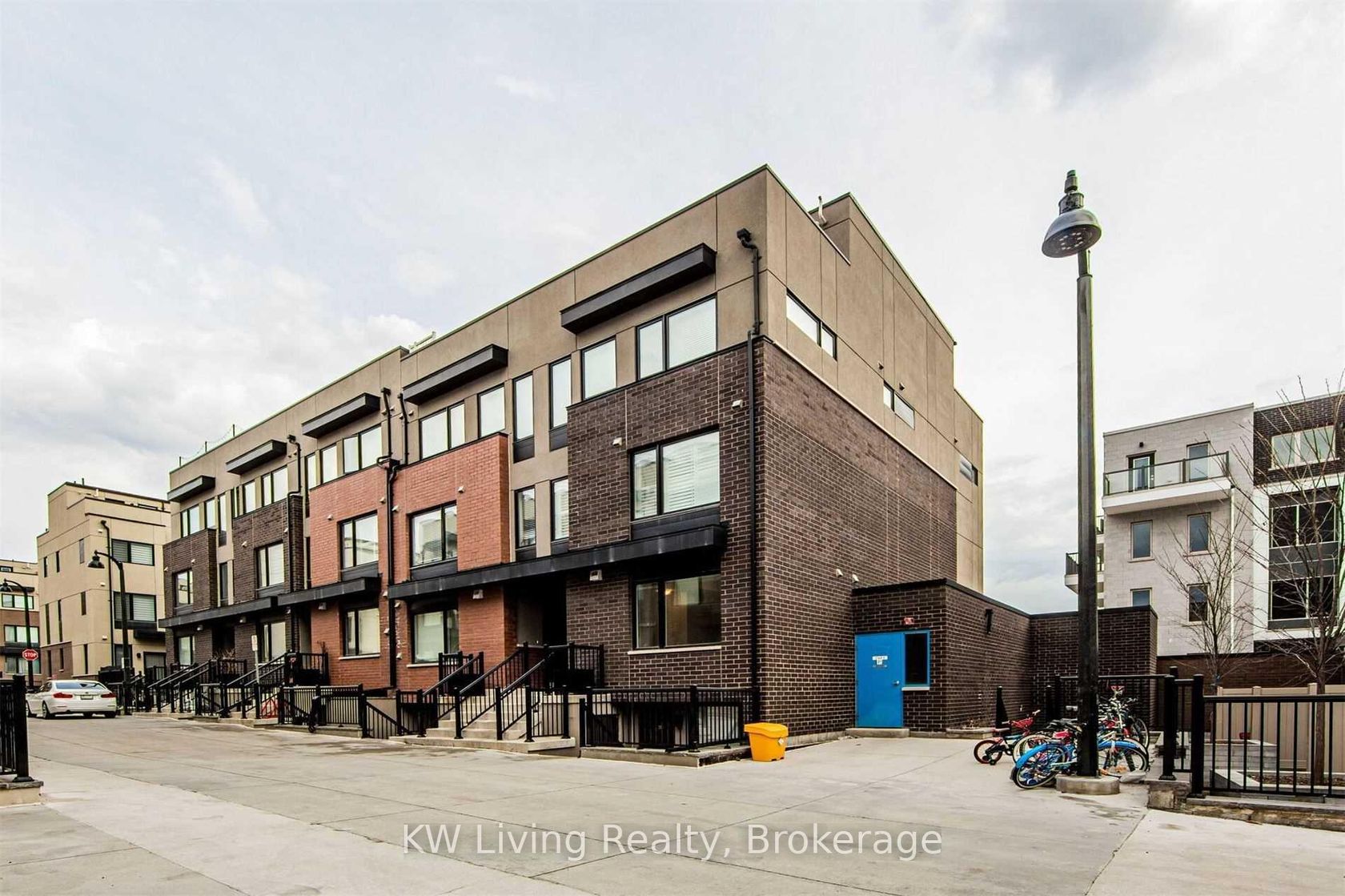 14 - 142 William Duncan Road, CFB, Toronto 