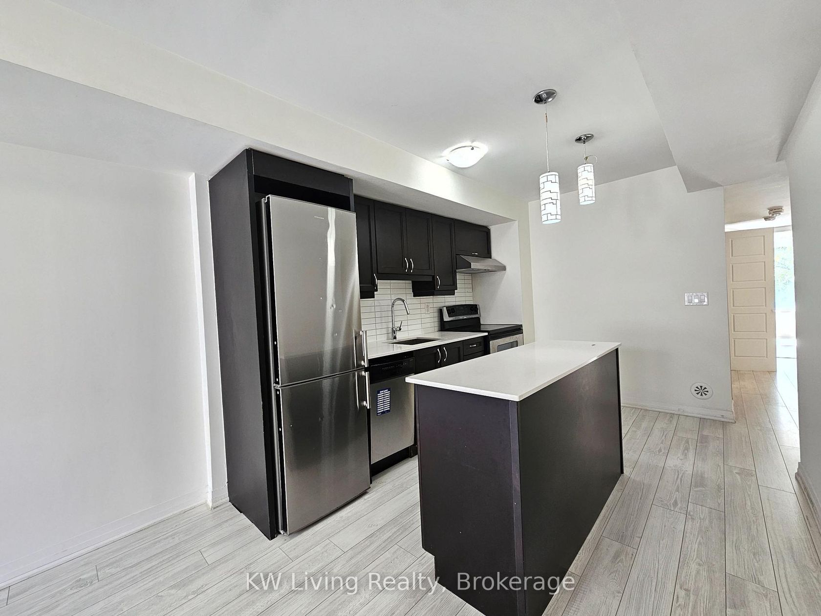 Photo 4 at 14 - 142 William Duncan Road, CFB, Toronto Photo 4 at 14 - 142 William Duncan Road, CFB, Toronto
