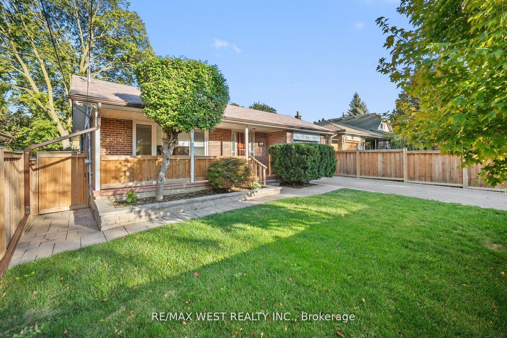 47 Gibson Avenue, Beaumonde Heights, Toronto photo number 2