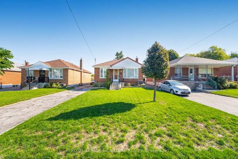 Photo 1 at 25 Marta Avenue, Birchmount, Toronto