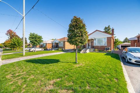 Photo 3 at 25 Marta Avenue, Birchmount, Toronto