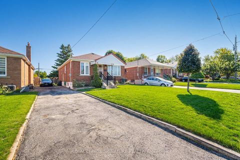 Photo 4 at 25 Marta Avenue, Birchmount, Toronto