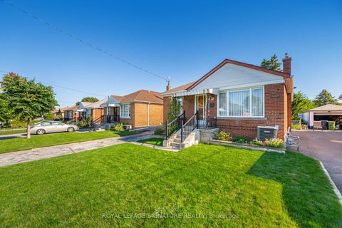 Photo 5 at 25 Marta Avenue, Birchmount, Toronto