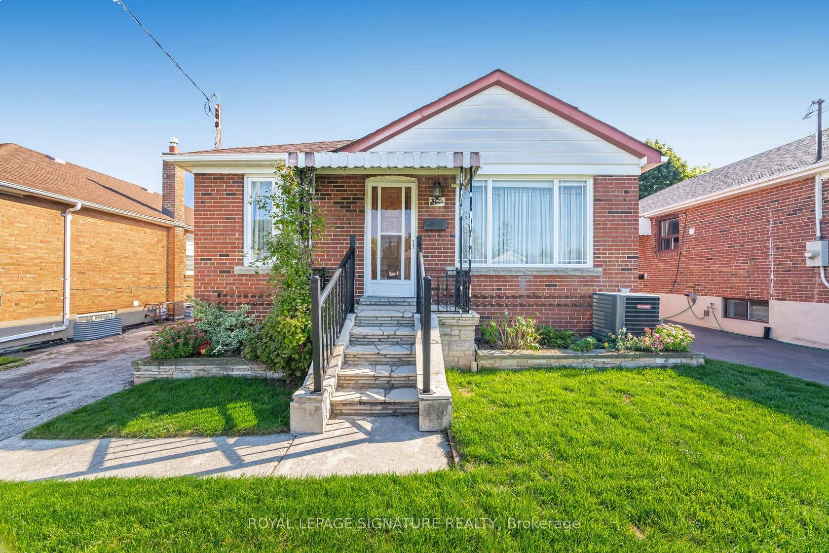 25 Marta Avenue, Birchmount, Toronto photo number 2
