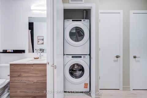 Photo 7 at 444 - 2501 Saw Whet Boulevard, GA Glen Abbey, Oakville