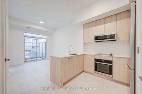 Photo 5 at 403 - 2501 Saw Whet Boulevard, GA Glen Abbey, Oakville