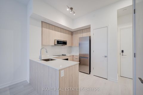 Photo 6 at 403 - 2501 Saw Whet Boulevard, GA Glen Abbey, Oakville