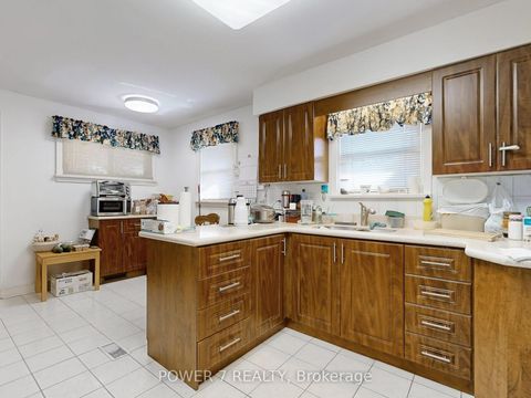Photo 11 at 16 Stokewell Place, Bendale, Toronto