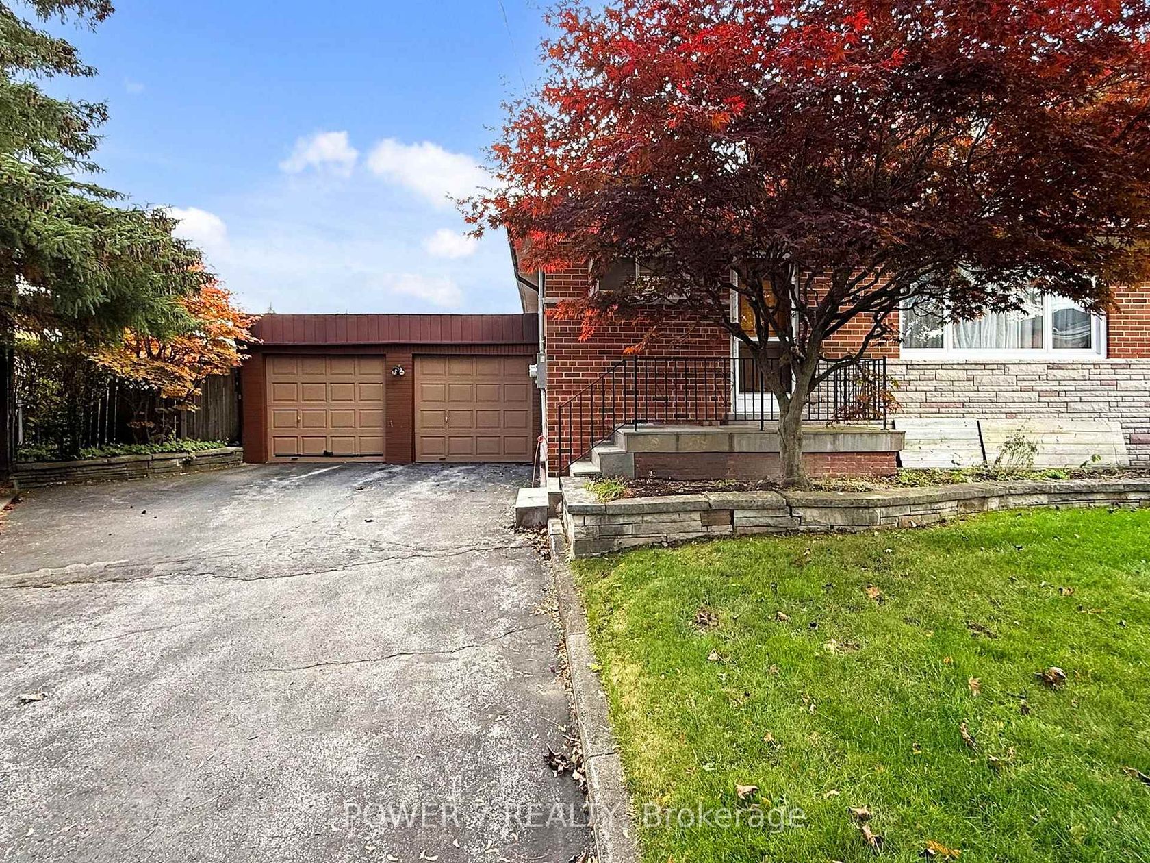 Photo 3 at 16 Stokewell Place, Bendale, Toronto Photo 3 at 16 Stokewell Place, Bendale, Toronto
