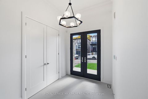 Photo 1 at 6 Donsgrove Court, Patterson, Vaughan