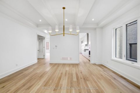 Photo 4 at 6 Donsgrove Court, Patterson, Vaughan