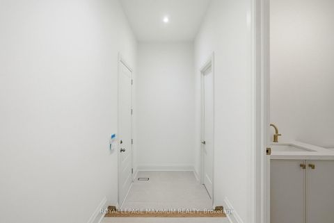 Photo 5 at 6 Donsgrove Court, Patterson, Vaughan