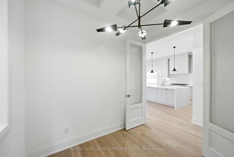 Photo 7 at 6 Donsgrove Court, Patterson, Vaughan