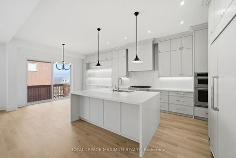 Photo 8 at 6 Donsgrove Court, Patterson, Vaughan