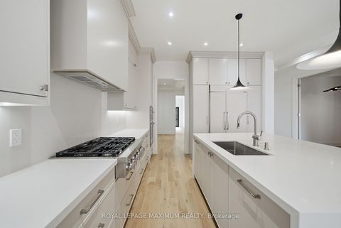 Photo 10 at 6 Donsgrove Court, Patterson, Vaughan