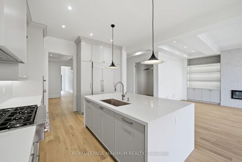 Photo 11 at 6 Donsgrove Court, Patterson, Vaughan