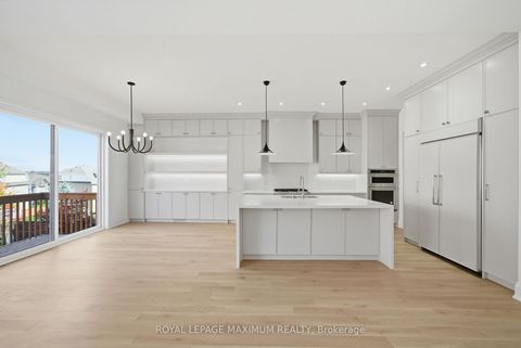 Photo 13 at 6 Donsgrove Court, Patterson, Vaughan