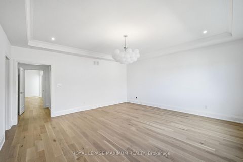 Photo 17 at 6 Donsgrove Court, Patterson, Vaughan