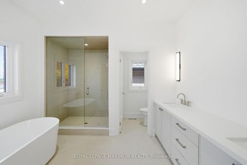 Photo 18 at 6 Donsgrove Court, Patterson, Vaughan