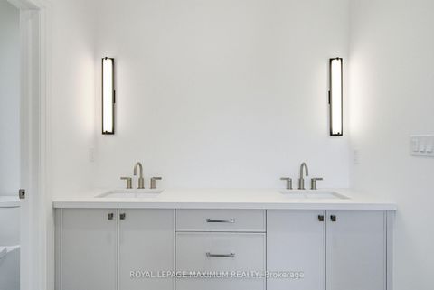 Photo 19 at 6 Donsgrove Court, Patterson, Vaughan