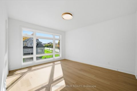 Photo 27 at 6 Donsgrove Court, Patterson, Vaughan