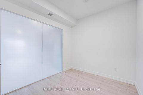 Photo 13 at 224 - 2501 Saw Whet Boulevard, GA Glen Abbey, Oakville