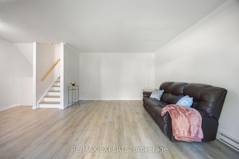 Photo 4 at 242 Milestone Crescent, Aurora Village, Aurora Photo 4 at 242 Milestone Crescent, Aurora Village, Aurora