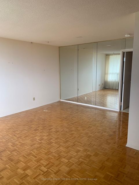Photo 4 at Unit E3 - 284 Mill Road, Markland Wood, Toronto