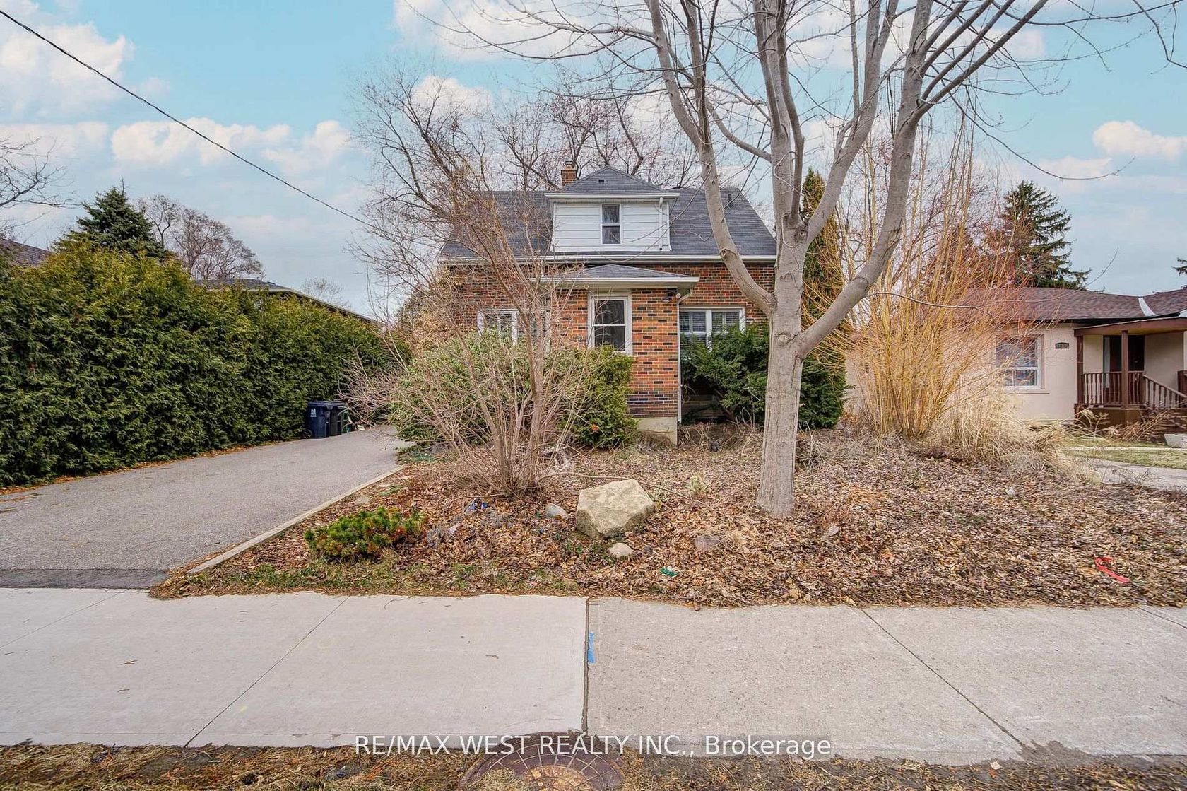 292 Horsham Avenue, Willowdale West, Toronto 