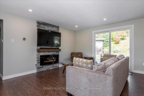 Photo 2 at 196 Edgehill Drive, Edgehill Drive, Barrie