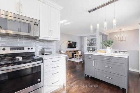 Photo 10 at 8 Fairbairn Court, Bowmanville, Clarington