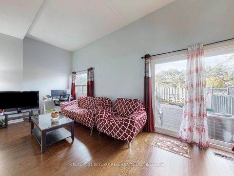 Photo 3 at 2 Dove Hawk Way, Branson, Toronto