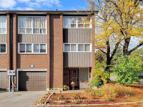 Photo 5 at 2 Dove Hawk Way, Branson, Toronto