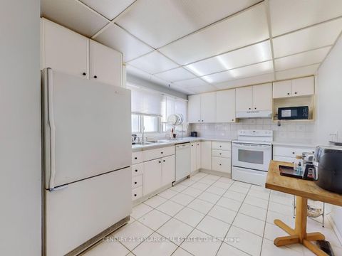 Photo 8 at 2 Dove Hawk Way, Branson, Toronto